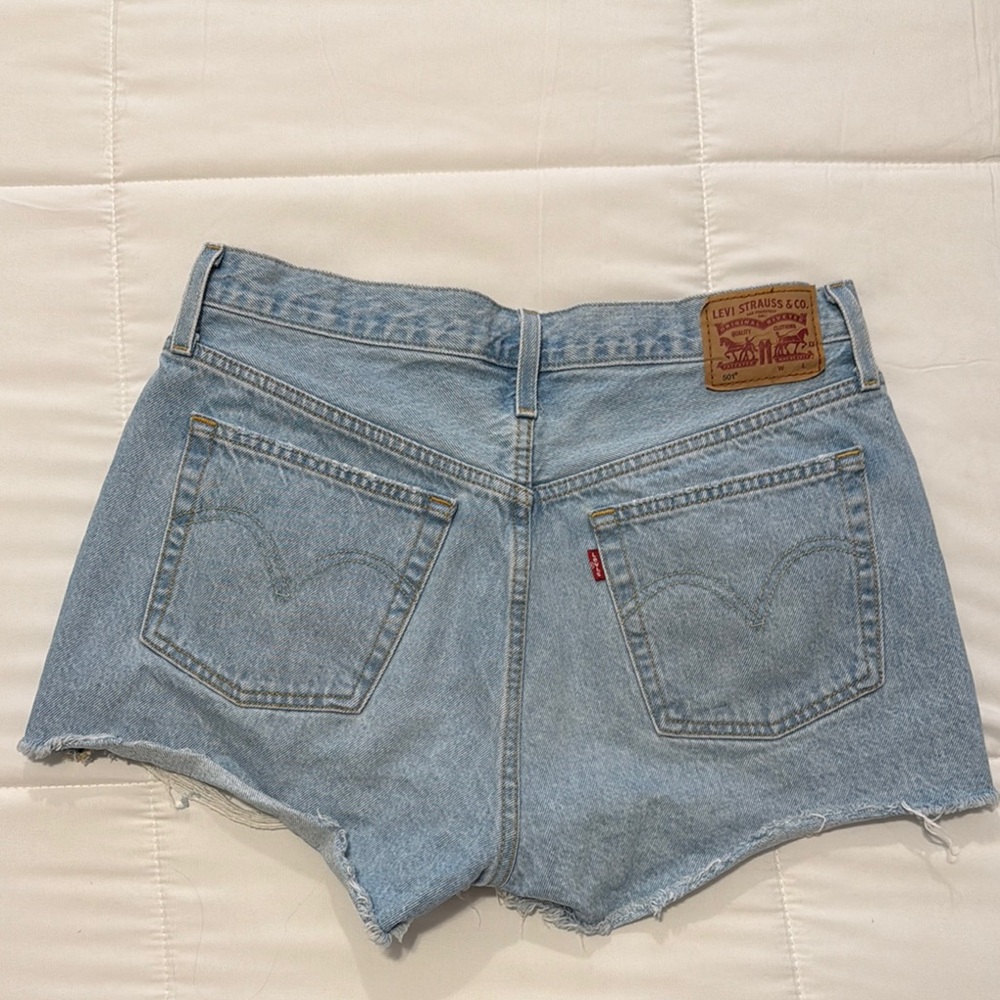 Levi’s light wash denim jean shorts - Picture 2 of 2